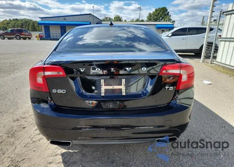 2015 Volvo S60 Premier z USA, uszkodzony, nr VIN YV140MFK5F1345989